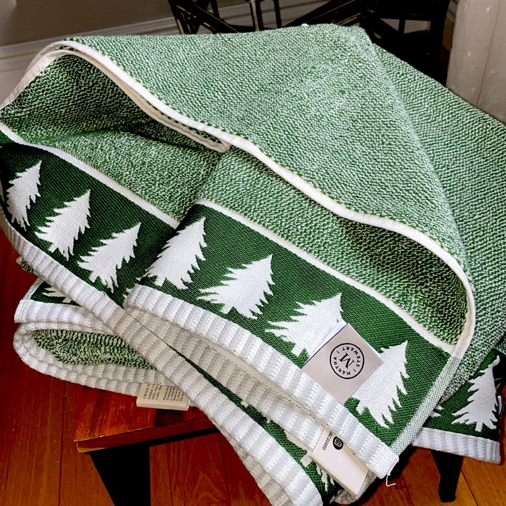 MARTHA STEWART🌲Set of 2 Evergreen Trees Bath Towels 🌲NWT🌲Beautiful Quality 🌲 - Picture 7 of 10
